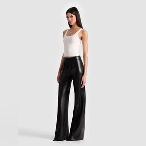 NWOT Alice + Olivia’s Vegan Dylan Pants in Black; Size 8